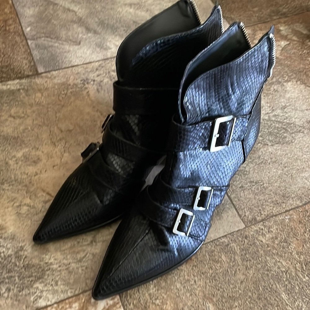 🌚ZARA Heel Boot